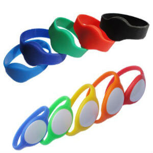 Bracciale per la localizzazione indoor di assets, oggetti e persone persone, lavoratori, anziani, pazienti, bambini